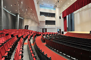 Tư vấn cách lựa chọn đồ nội thất phòng hội trường trong trường học